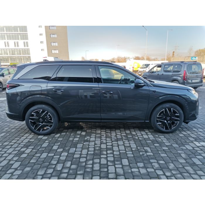 Новий Peugeot 5008 2025